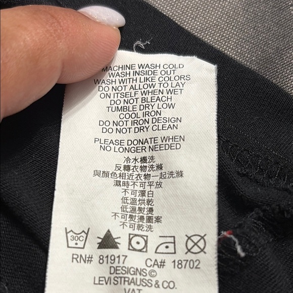 Levi's Kids black Long Sleeve Tee logo, size 5-6 - Picture 7 of 7